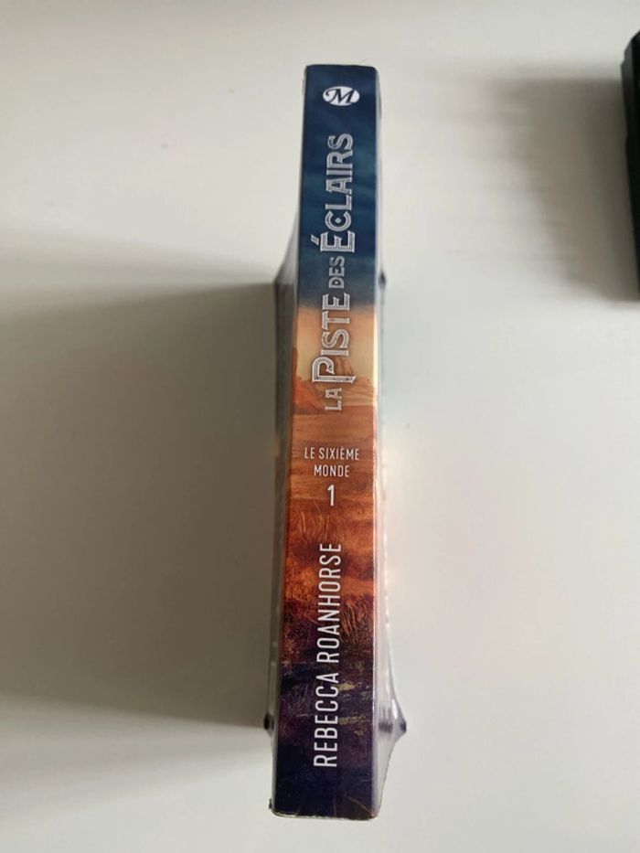 La piste des éclairs - le sixième monde -tome 1 Rebecca roanhorse - photo numéro 3