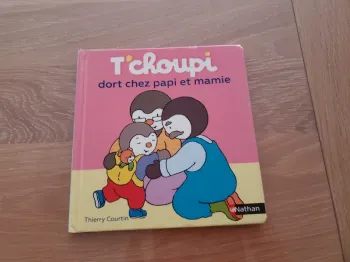 Livre T'choupi dort chez papi et mamie