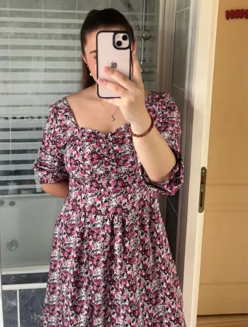 robe midi fleurie avec fente cinelle paris