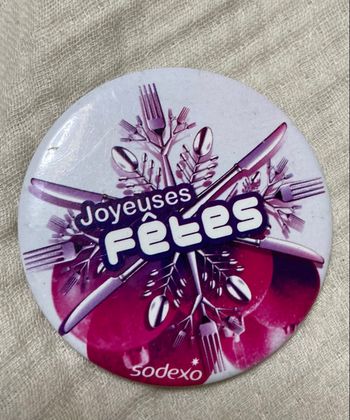 Broche bonne fêtes bon état