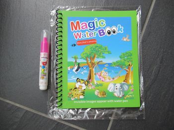 Livre animaux de dessin à l'eau magique + crayon (type aquadoodle) neuf