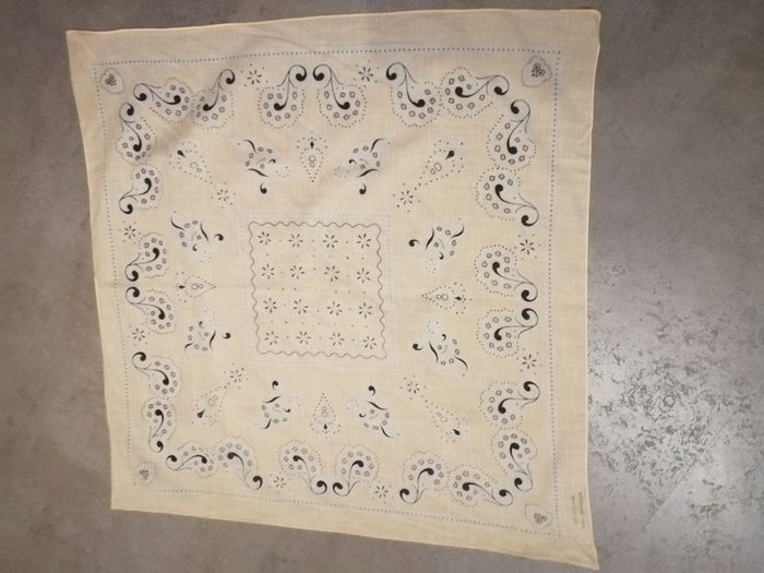 Bandana saumon noir et blanc