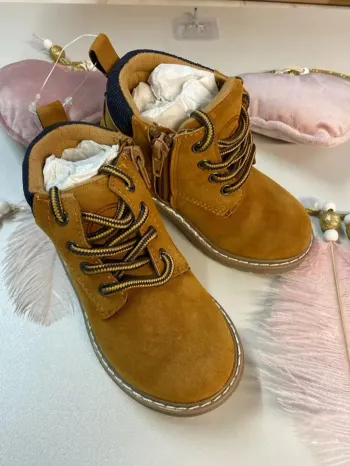 Bottines garçon (neuf) - Taille 25
