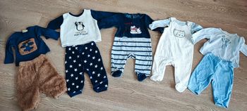 Lot 5 pyjamas en velours très bon état taille 6 mois