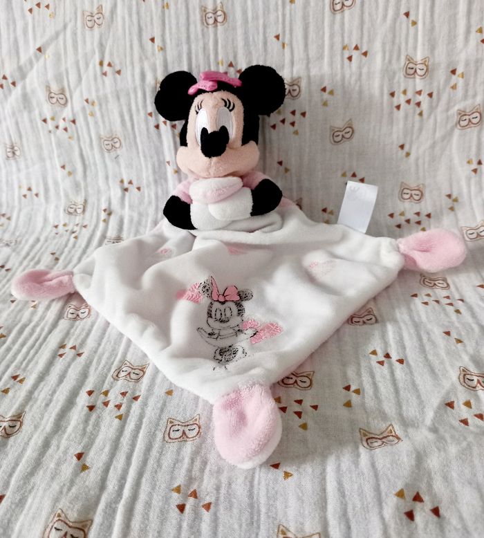 Doudou Minnie souris Disney cœur rose