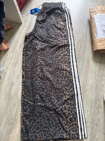 Pantalon léopard adidas à jambes larges taille xl