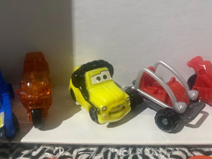 Figurines petites voitures - photo numéro 6