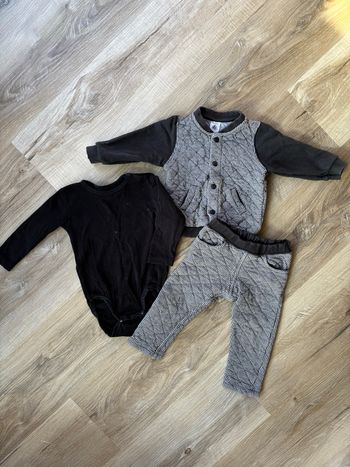 Ensemble veste + pantalon +body garçon taille 12 mois