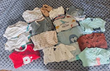 Lot de pyjamas et bodies 