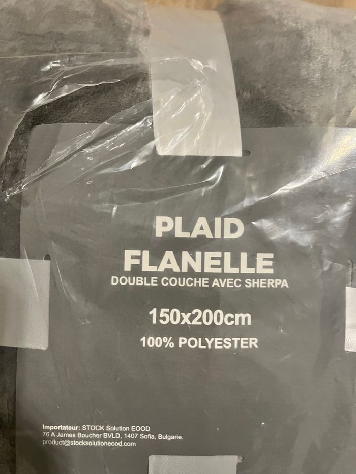 Plaid flanelle, doublé sherpa neuf, dimensions. 150X200