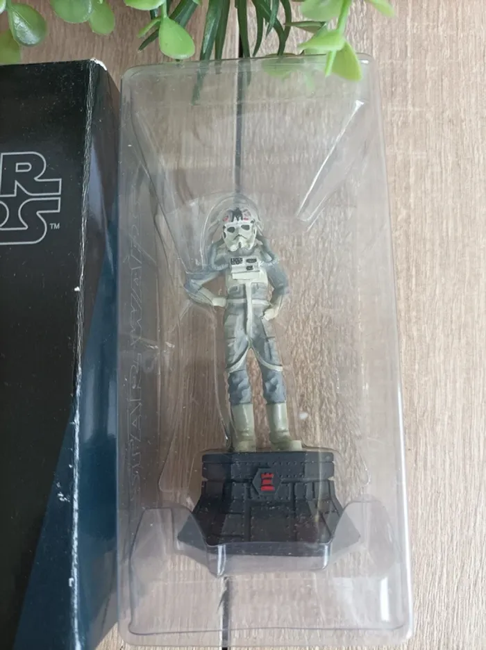 Figurine pièce d'échecs At-At Pilot Star Wars Altaya - photo numéro 2