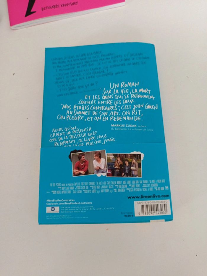 Livre nos étoiles contraires - photo numéro 2