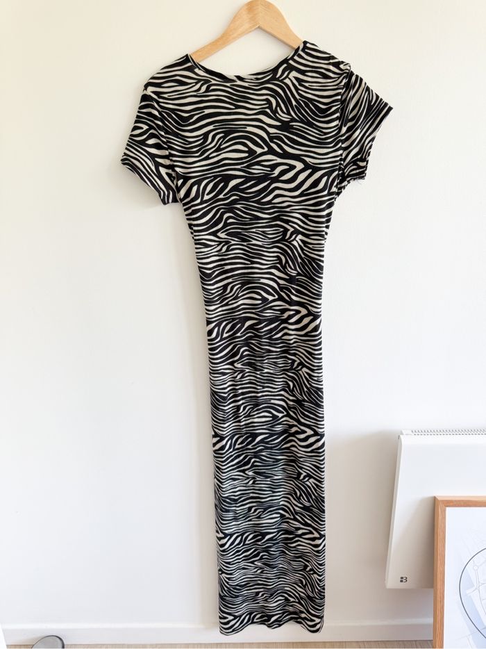 Robe longue manches courtes noir blanc avec fente et ceinture taille 38 M - photo numéro 4