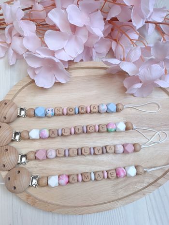 Attache tétine personnalisée