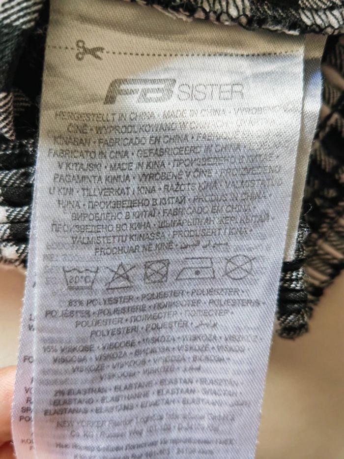 Petit haut à carreaux noir et blanc taille XS très bon état - photo numéro 4