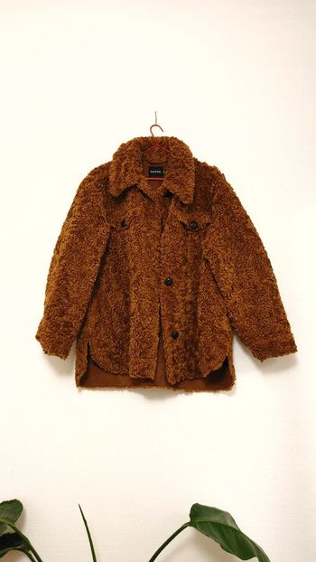 Manteau veste tendance faux shearling teddy bouclé marron brun découpe originale fente