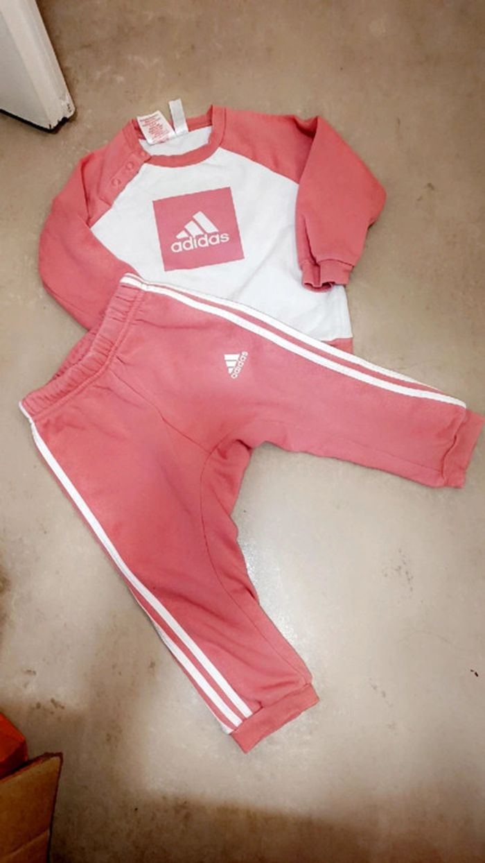 Ensemble jogging adidas taille 12-18 mois