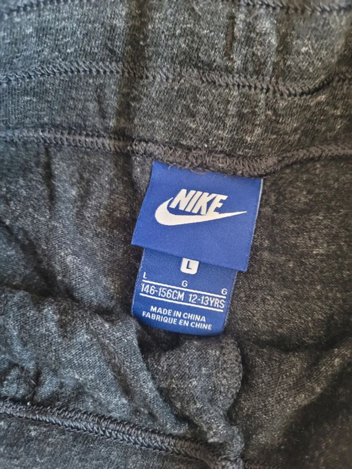 Short Nike Taille 12-13 ans - photo numéro 3