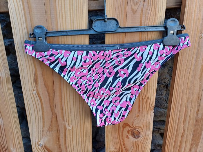 Magnifique bikini zèbré et fleuri rose Calvin Klein - photo numéro 7