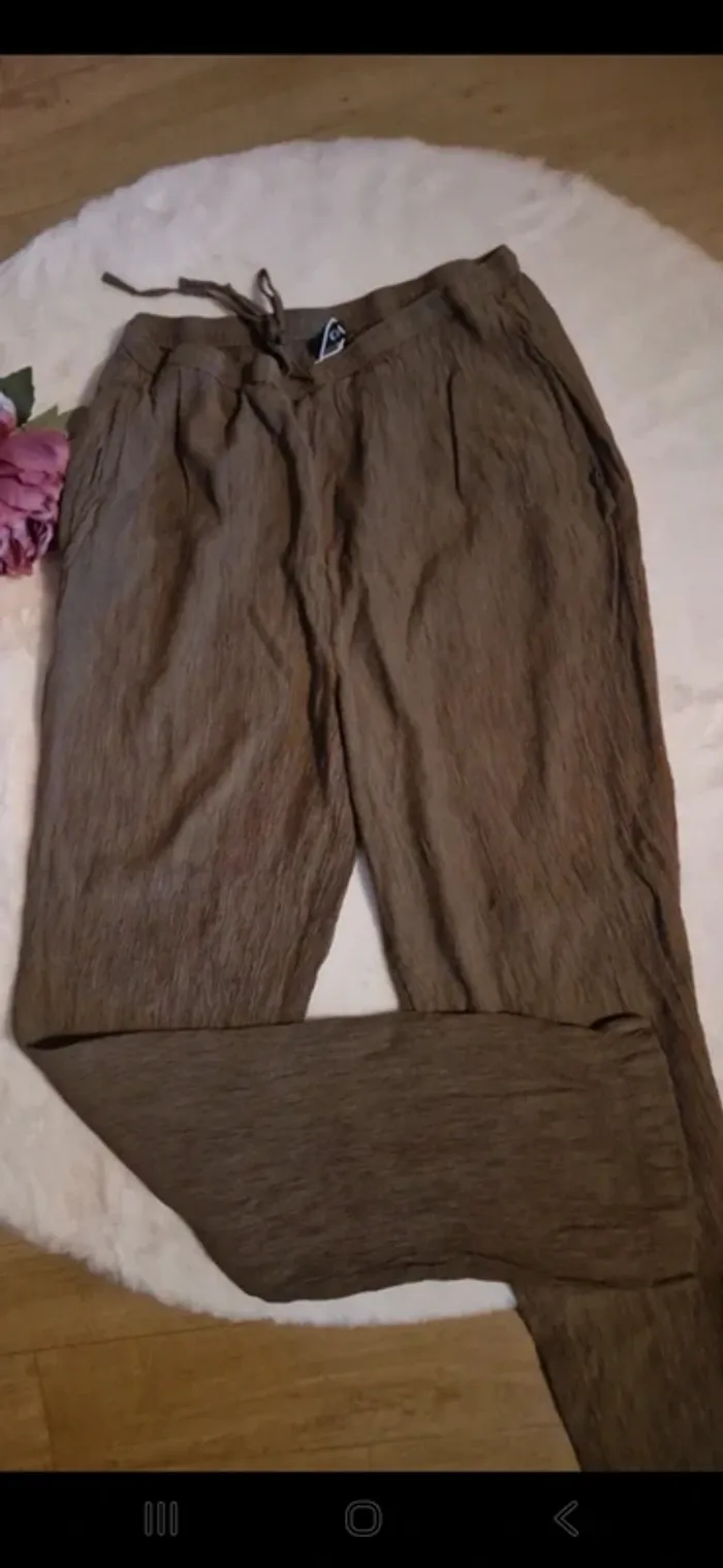 Magnifique pantalon fluide taille 42 neuf - photo numéro 3