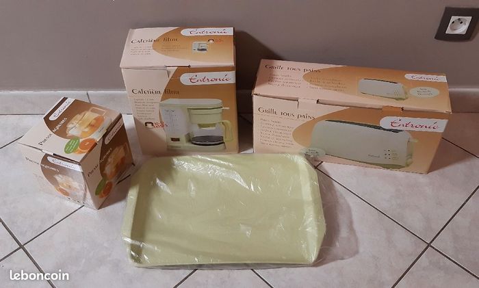 Ensemble déjeuner Cafetière, Presse-agrumes, Grille-pain + Plateau "Entronic" Neufs