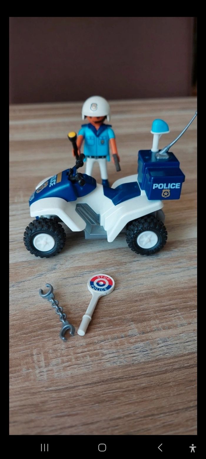 Policier en quad playmobil
