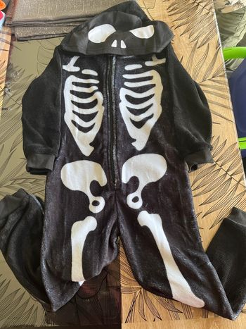 Pyjama ou déguisement squelette