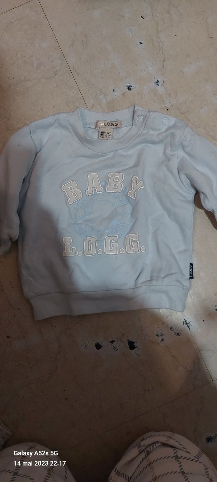 Sweat H&M taille 2 à 4 mois