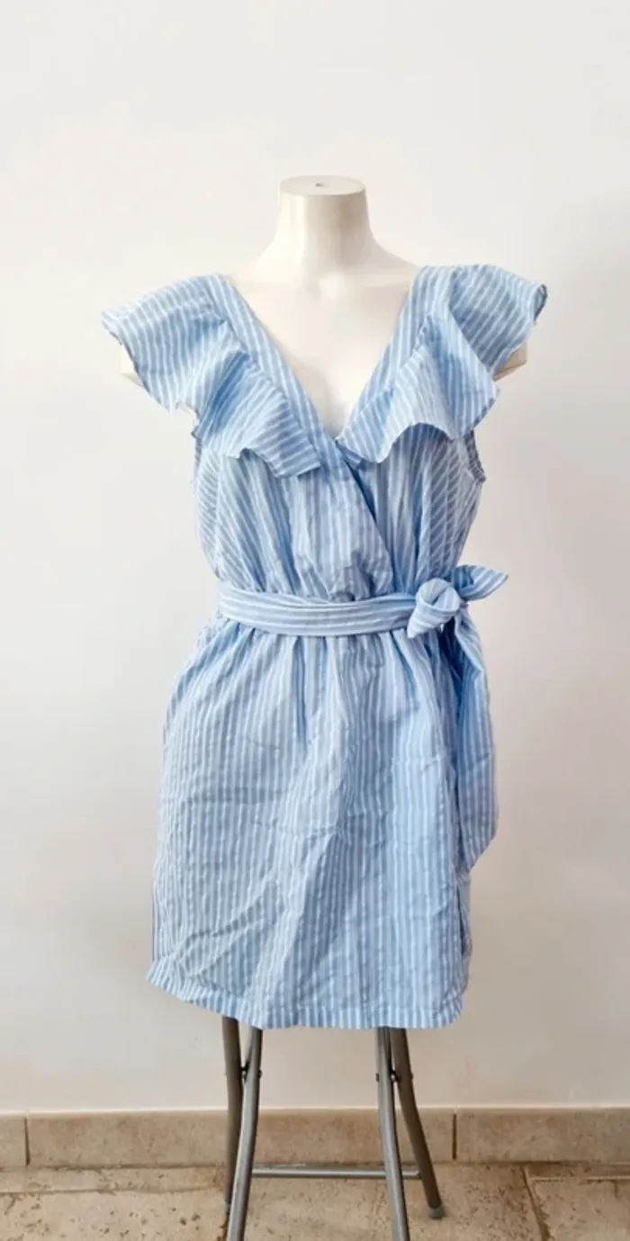 Robe courte bleues blanches rayées asos 40