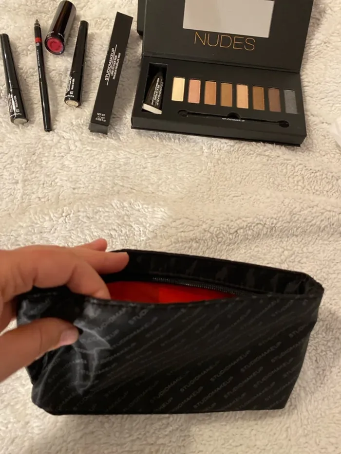 Ensemble pochette maquillage 💄 très beau pour offrir