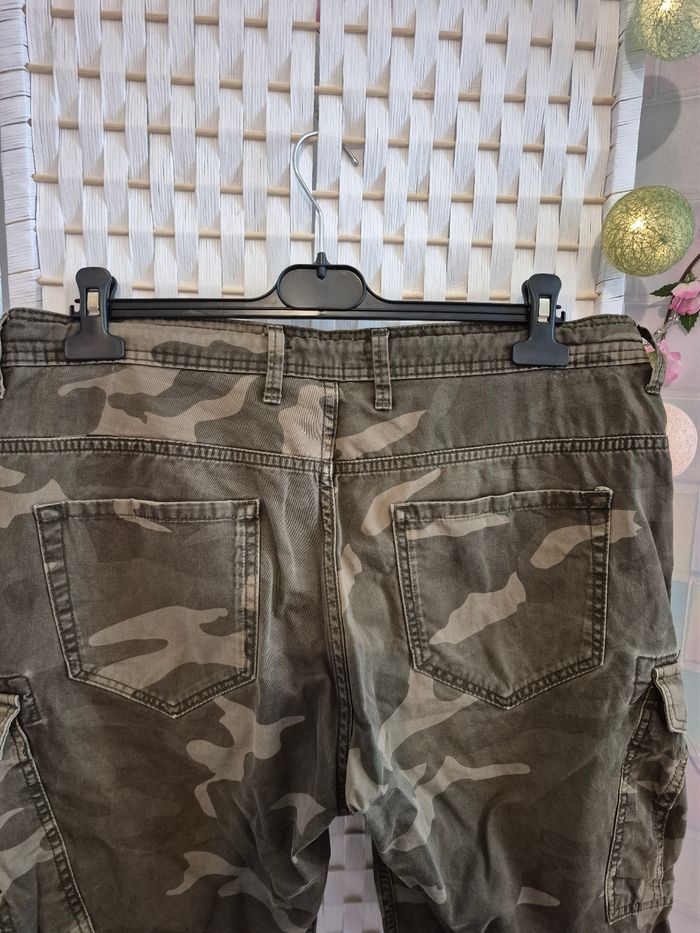 💕Short / Bermuda Cargo Camouflage Celio - Taille 44 (L) - homme Très bon état💕 - photo numéro 7