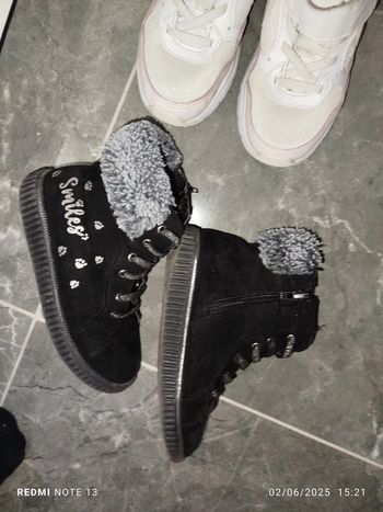 Bottines fourrées filles noire motif coeur argenté