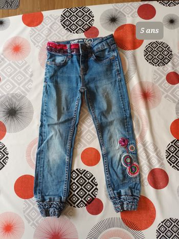 Jeans Desigual taille 5 ans 👧