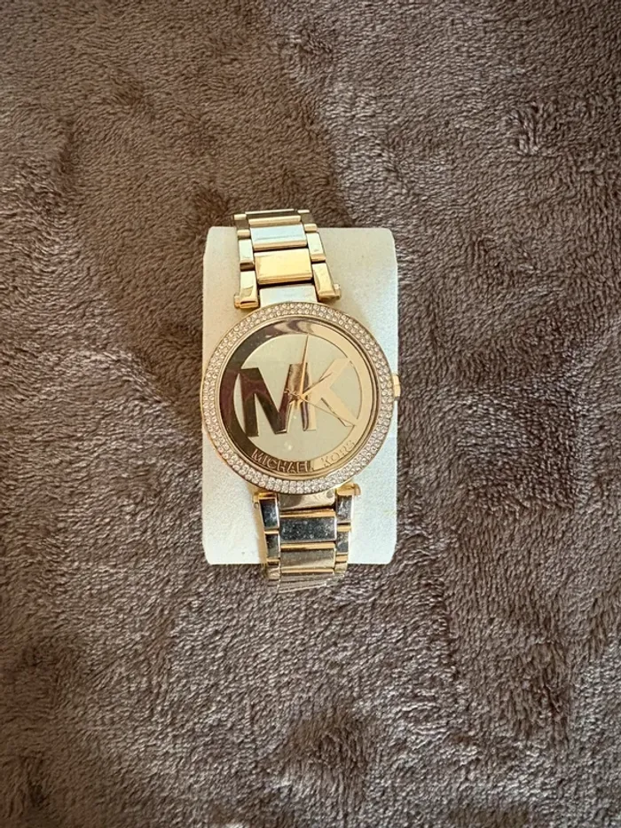 Montre femme Michael Kors doré en bon état - photo numéro 4