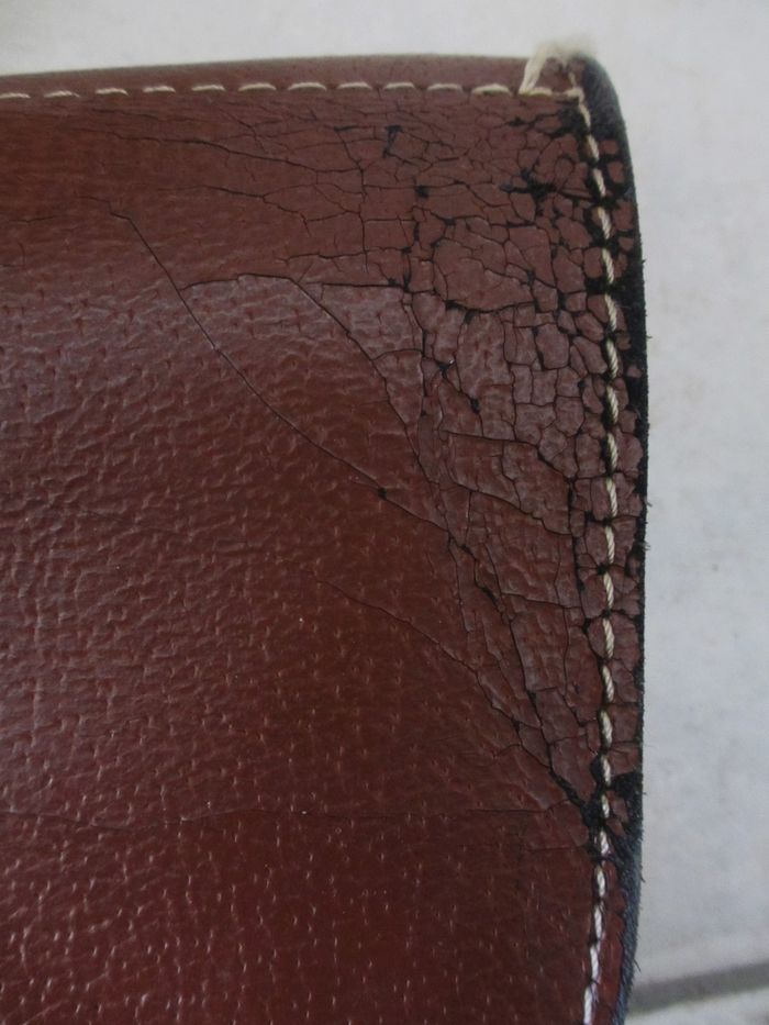 Sacoche marron Grain Pécari en croûte de cuir de vache avec poignée de transport - photo numéro 8