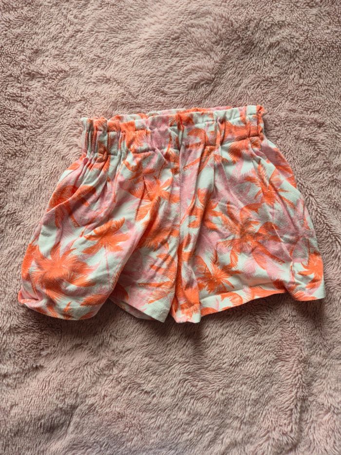 Short fille