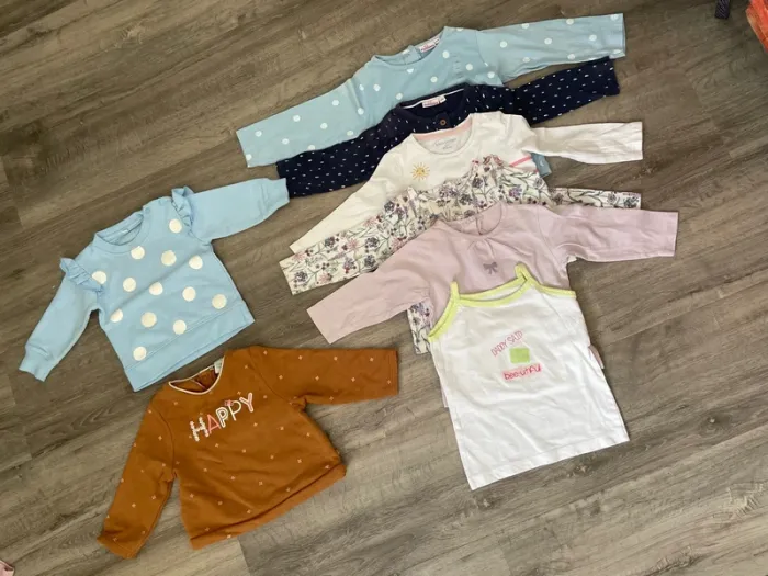 Lot 8 hauts bébé 12 mois