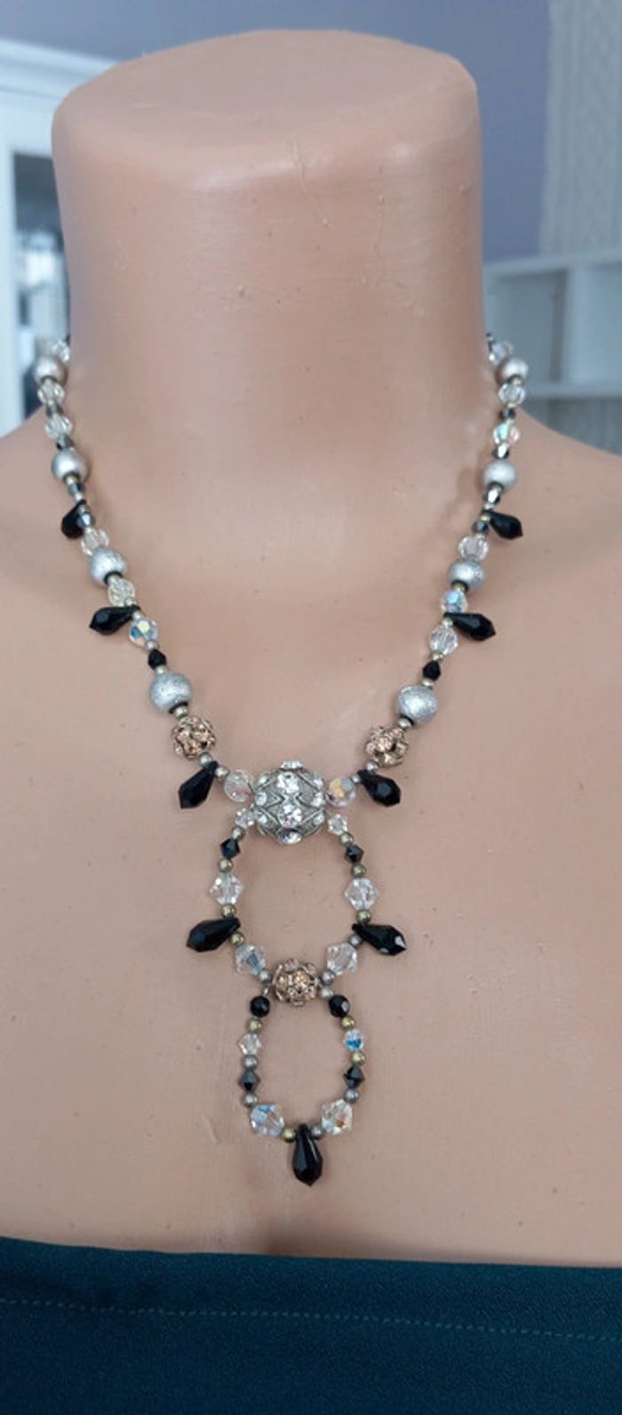 Collier de perles et strass - photo numéro 1