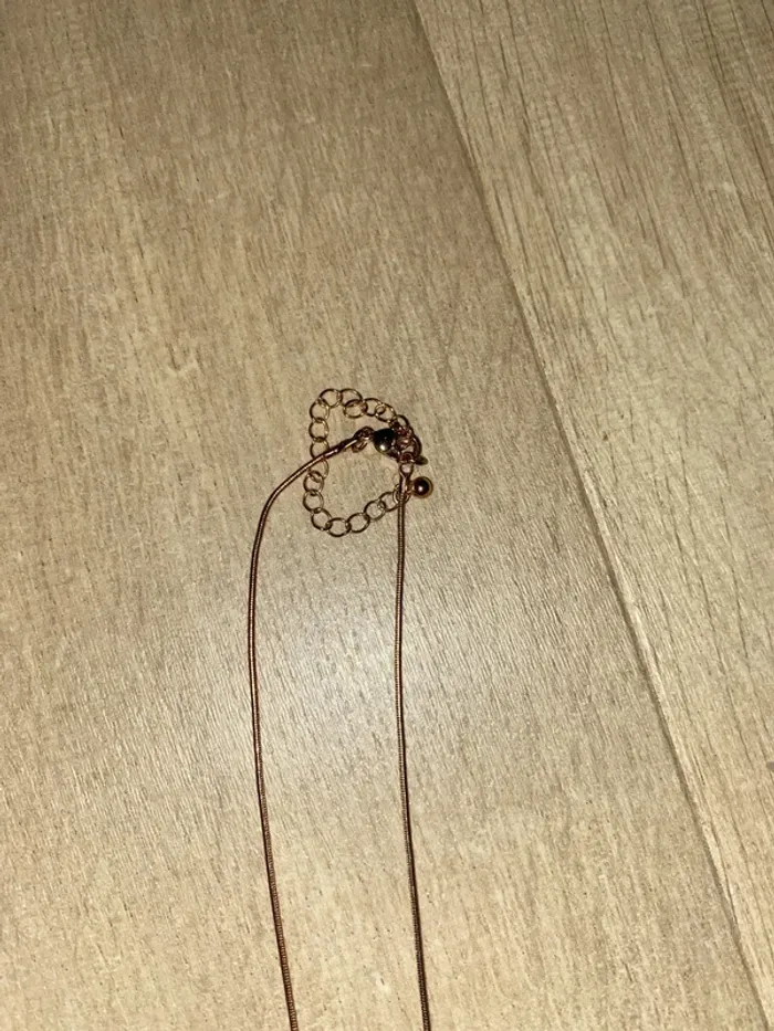 Collier doré et noir - photo numéro 3