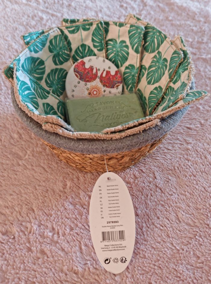 Petite corbeille avec accessoires