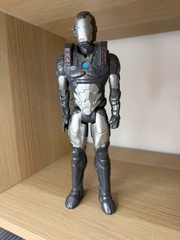 Figurine war machine Marvel avengers