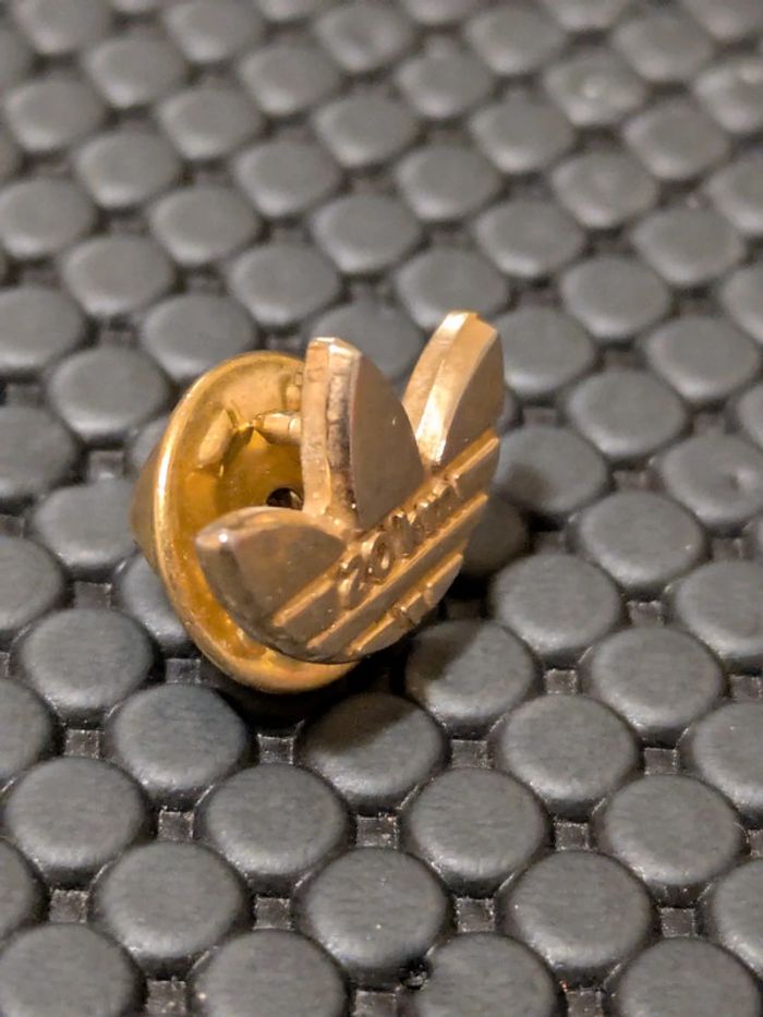 Micro pin's Adidas 20 Km Running doré - photo numéro 2