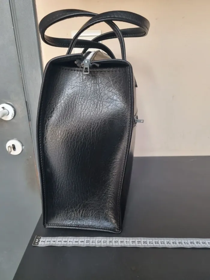 Grand sac vintage ancien noir en cuir - photo numéro 3