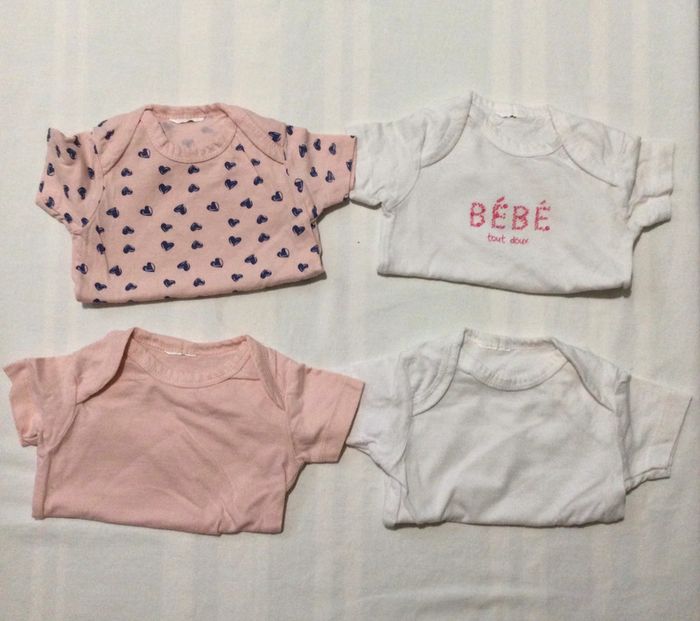 Lot de 4 bodies manches courtes 56 cm