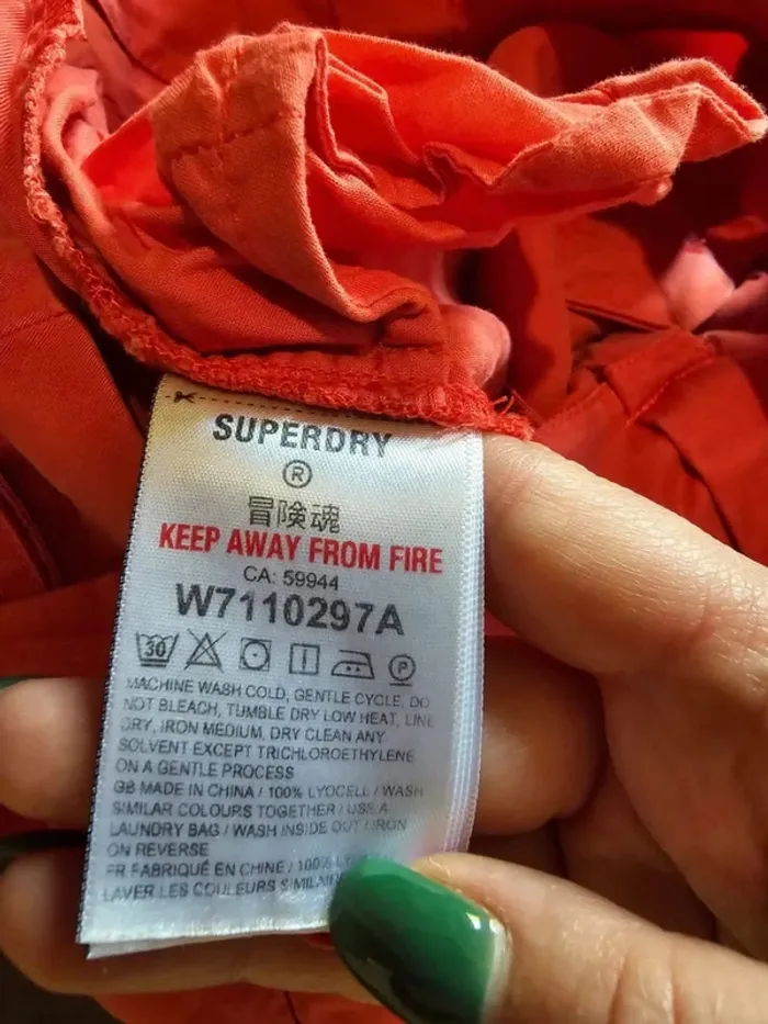 Short Superdry Corail Taille 40 - Léger et Confortable - Parfait Été - photo numéro 4