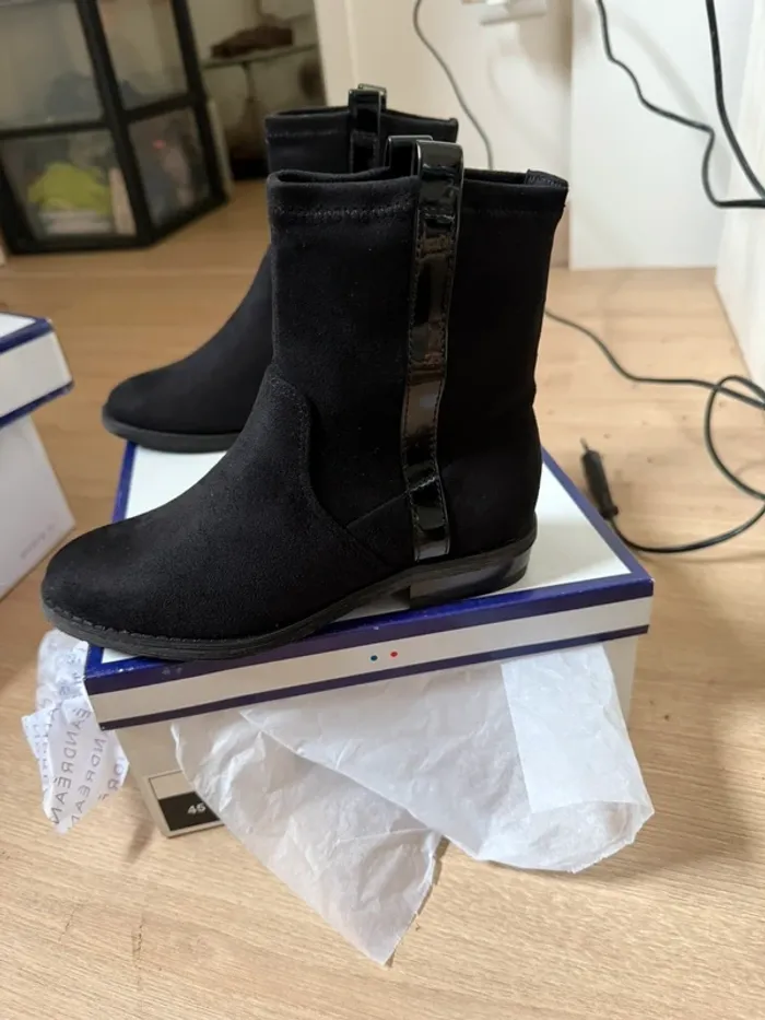 Superbes bottines André en cuir nubuck neuves avec étiquette pointure 31 - photo numéro 4