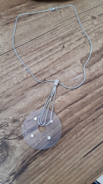 Collier plexiglas