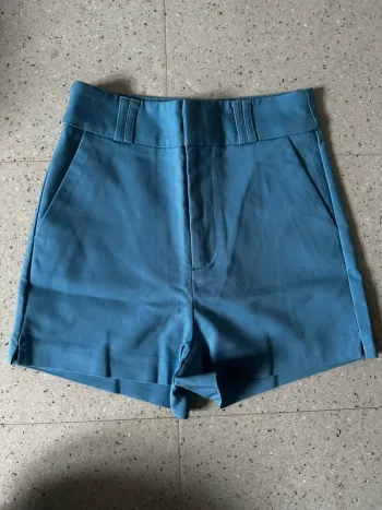 Short bleu