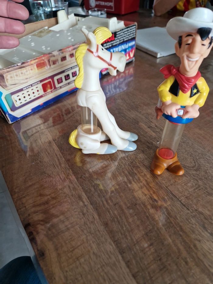 Boite avec bonbons Lucky luke vintage - photo numéro 2