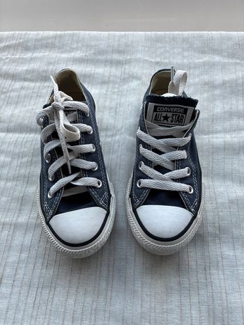 Converse taille basse bleu marine T29 en excellent état
